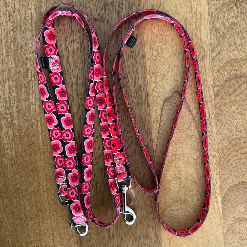Pet Safe Easy Walk Leash in Poppy size medium LOT OF 2 new and unused